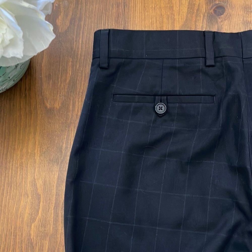 Banana Republic Navy blue light checkered Tailored Fit pants
Size 31x32 - Picture 6 of 8